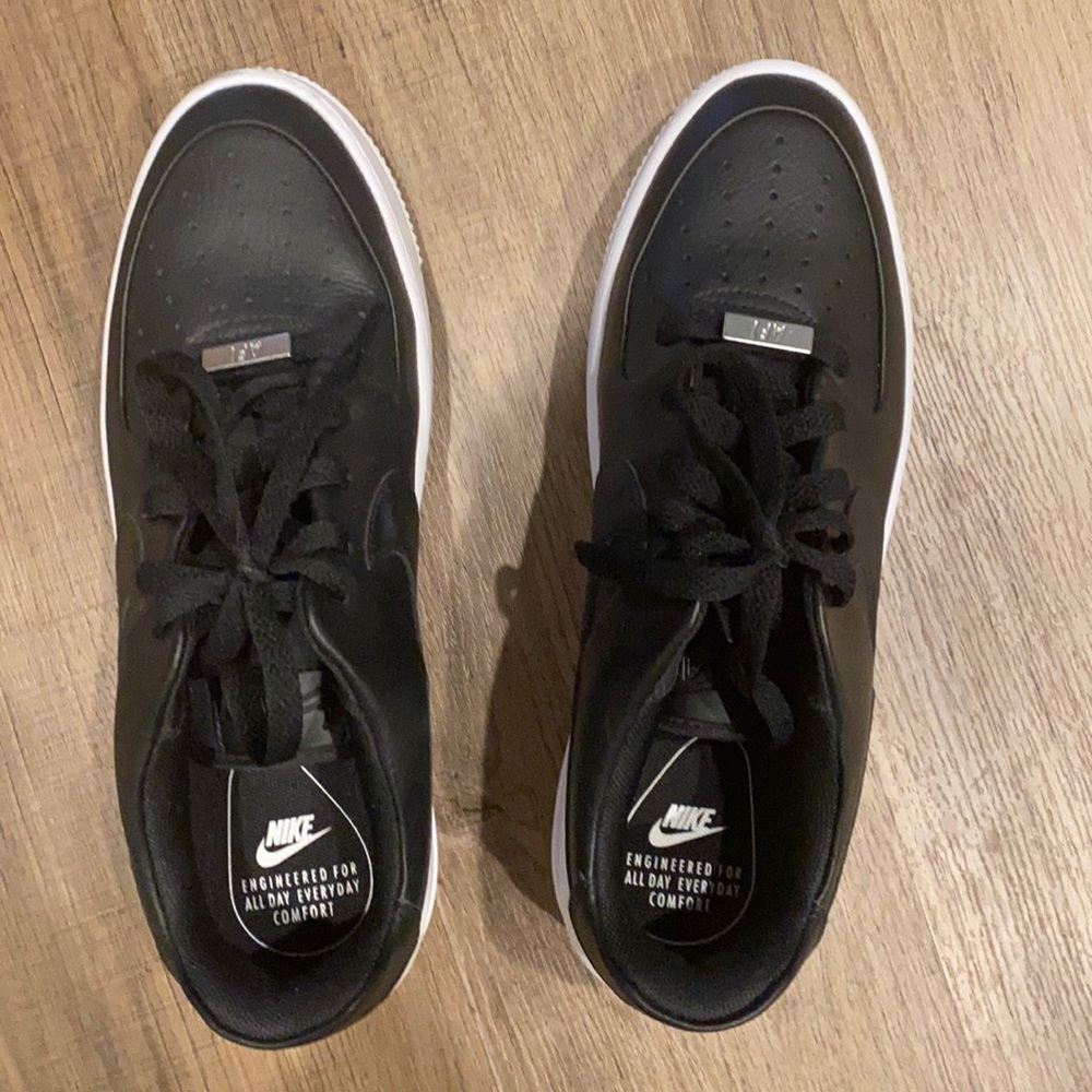 Nike women’s Air Force 1 Sage Low Black Leather size 10